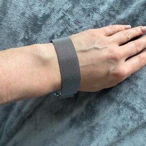Authentic Apple Watch Milanese Loop – Silver – 38/40/41mm – Magnetic